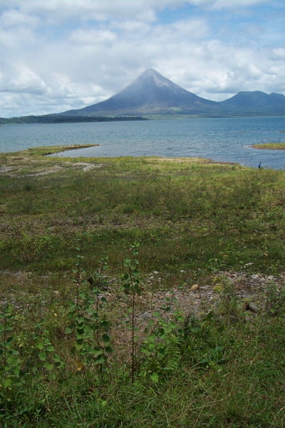 060829_Arenal_Volcano_2_Lake_Arenal